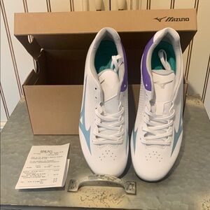 Mizuno White and Purple softball cleats Shoes with Low-Top Design